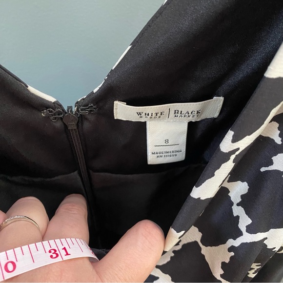 White House Black Market- sleeveless V-neck- Size 8 - Picture 4 of 5